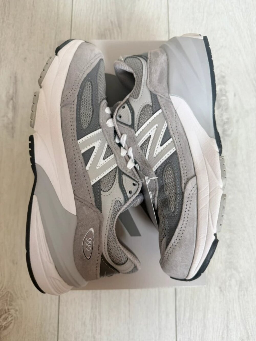 New Balance 990 Made in USA Grey/White Women's Size US 7
